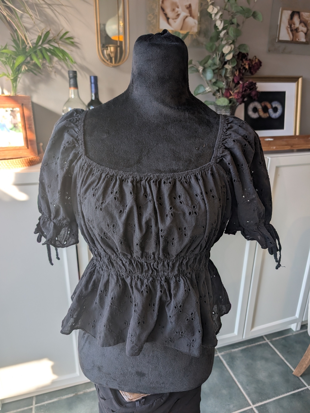 Women’s Black Eyelet Peplum Puff Sleeve Top